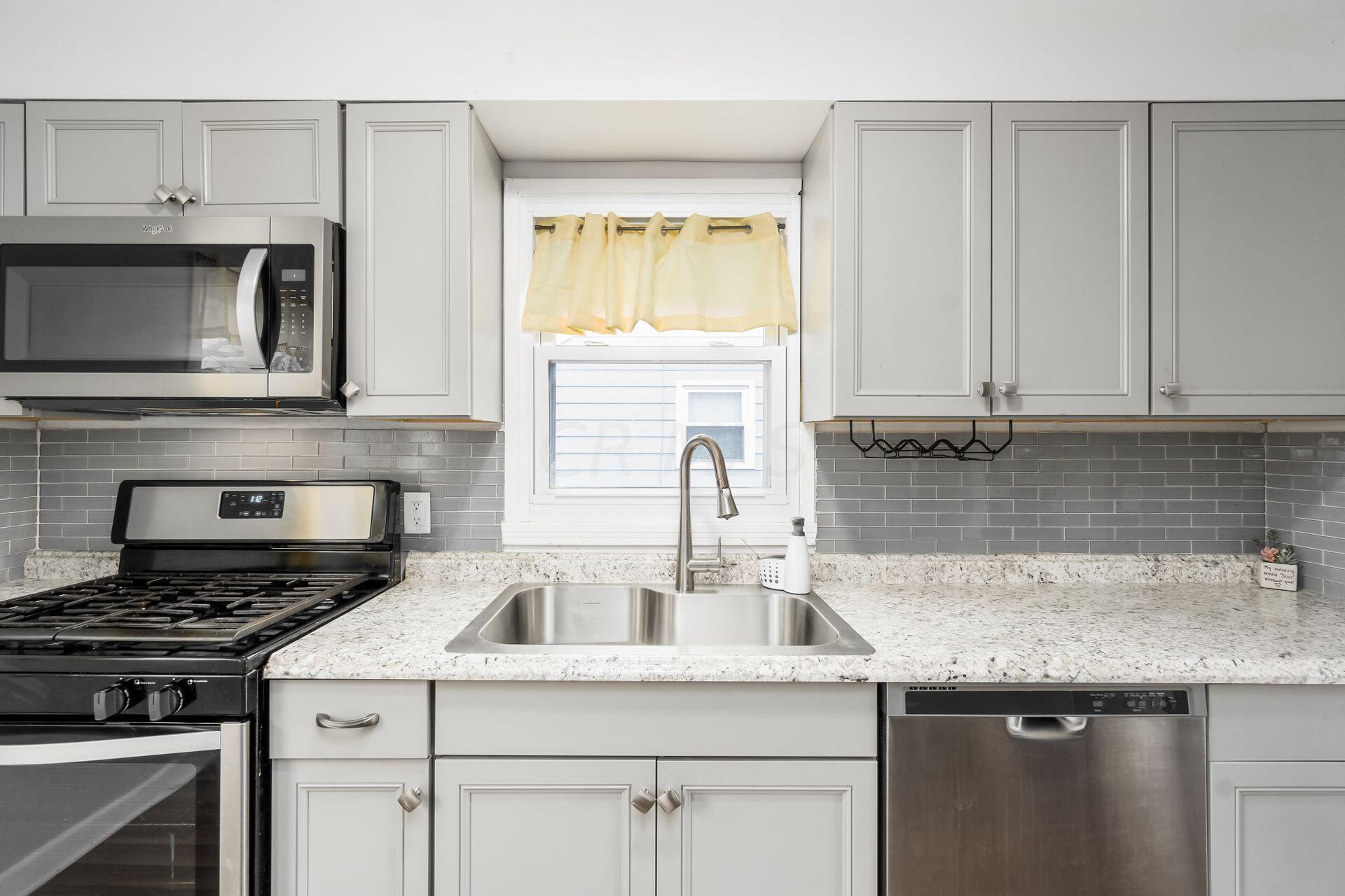 396 Derrer Road Columbus, OH 43204 - Photo 14 of 33 Kitchen