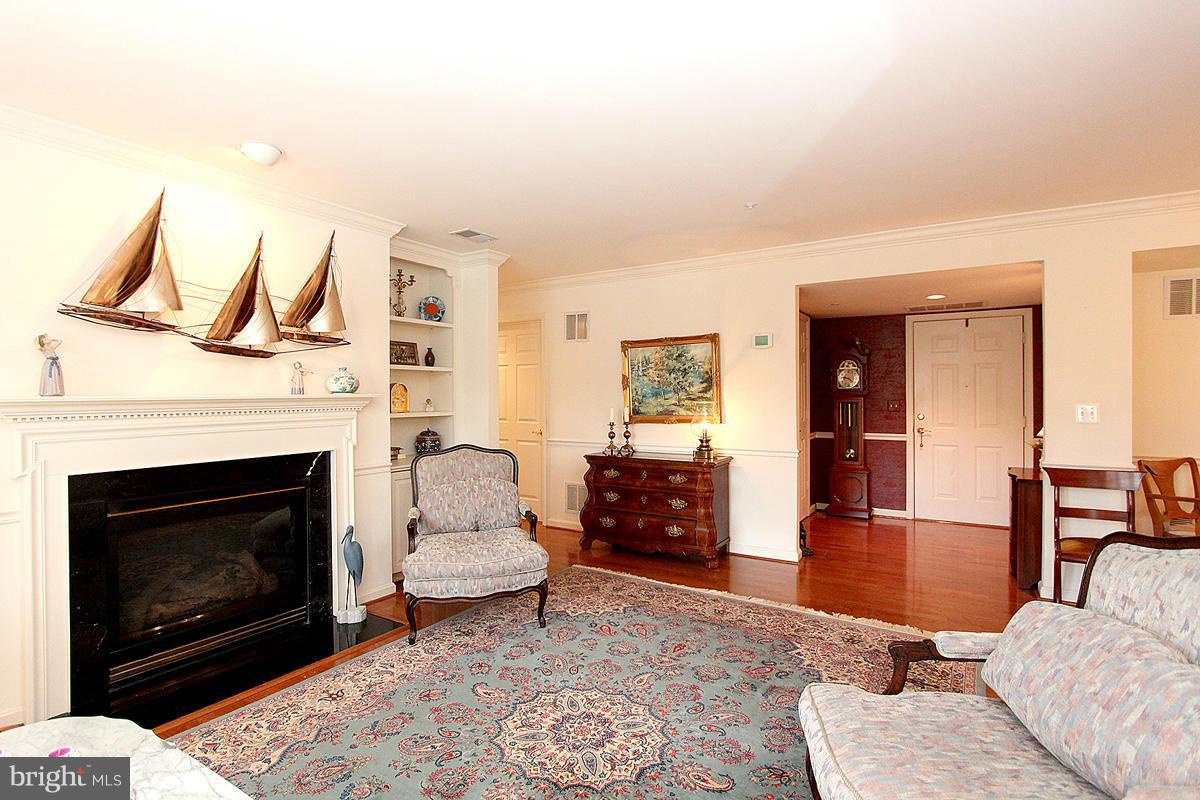 12320 Rosslare Ridge Road, Unit 402 Lutherville-Timonium, MD 21093 - Photo 15 of 29 Living Room