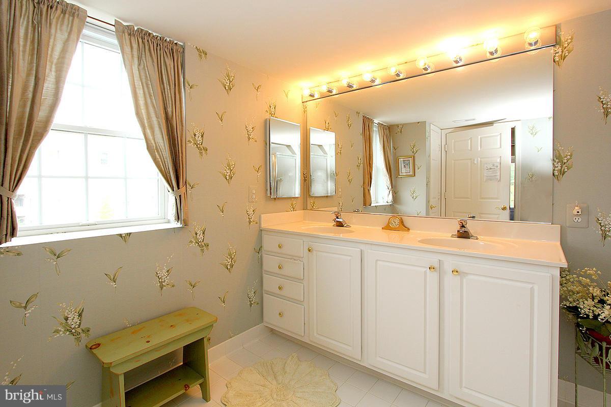 12320 Rosslare Ridge Road, Unit 402 Lutherville-Timonium, MD 21093 - Photo 24 of 29 Bath (Master)