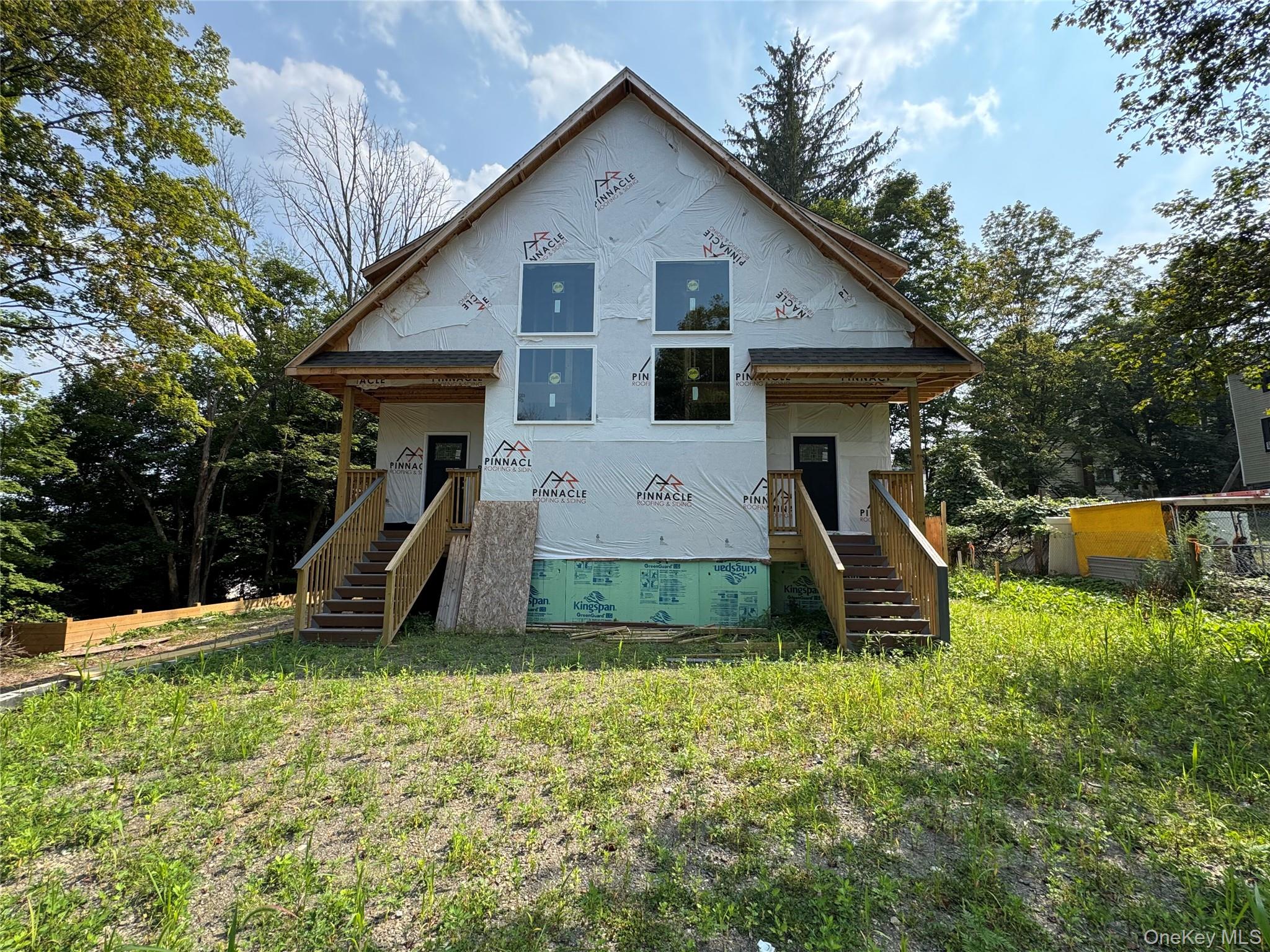a view of a house with backyard