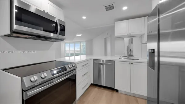 $4,947 | 555 Northeast 34th Street, Unit 2307, Miami, FL 33137