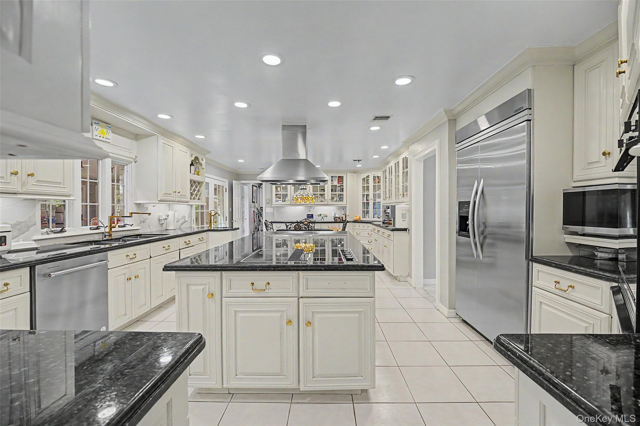 117 Plainview Road Woodbury, NY 11797 - Photo 27 of 39