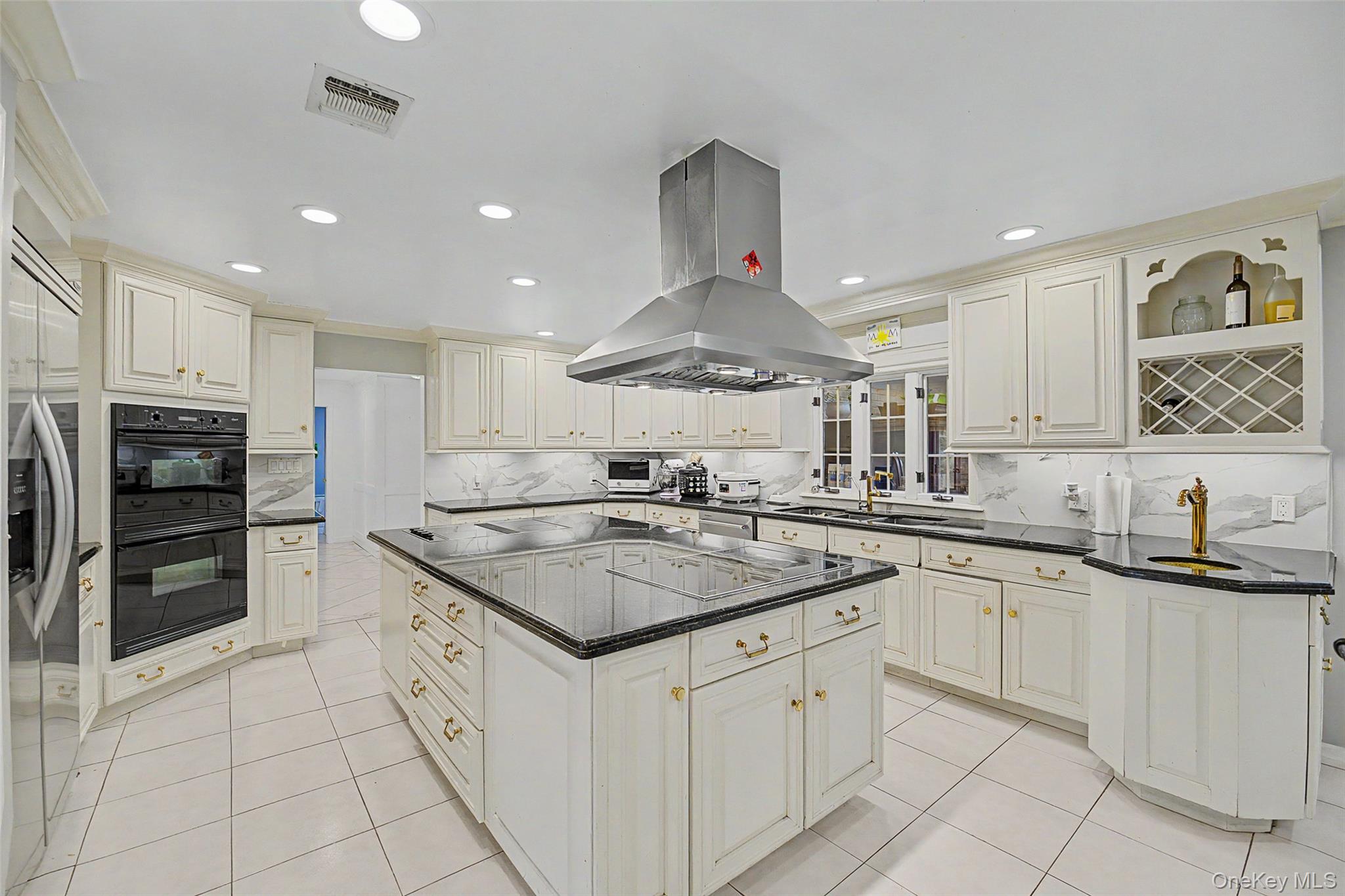 117 Plainview Road Woodbury, NY 11797 - Photo 35 of 39