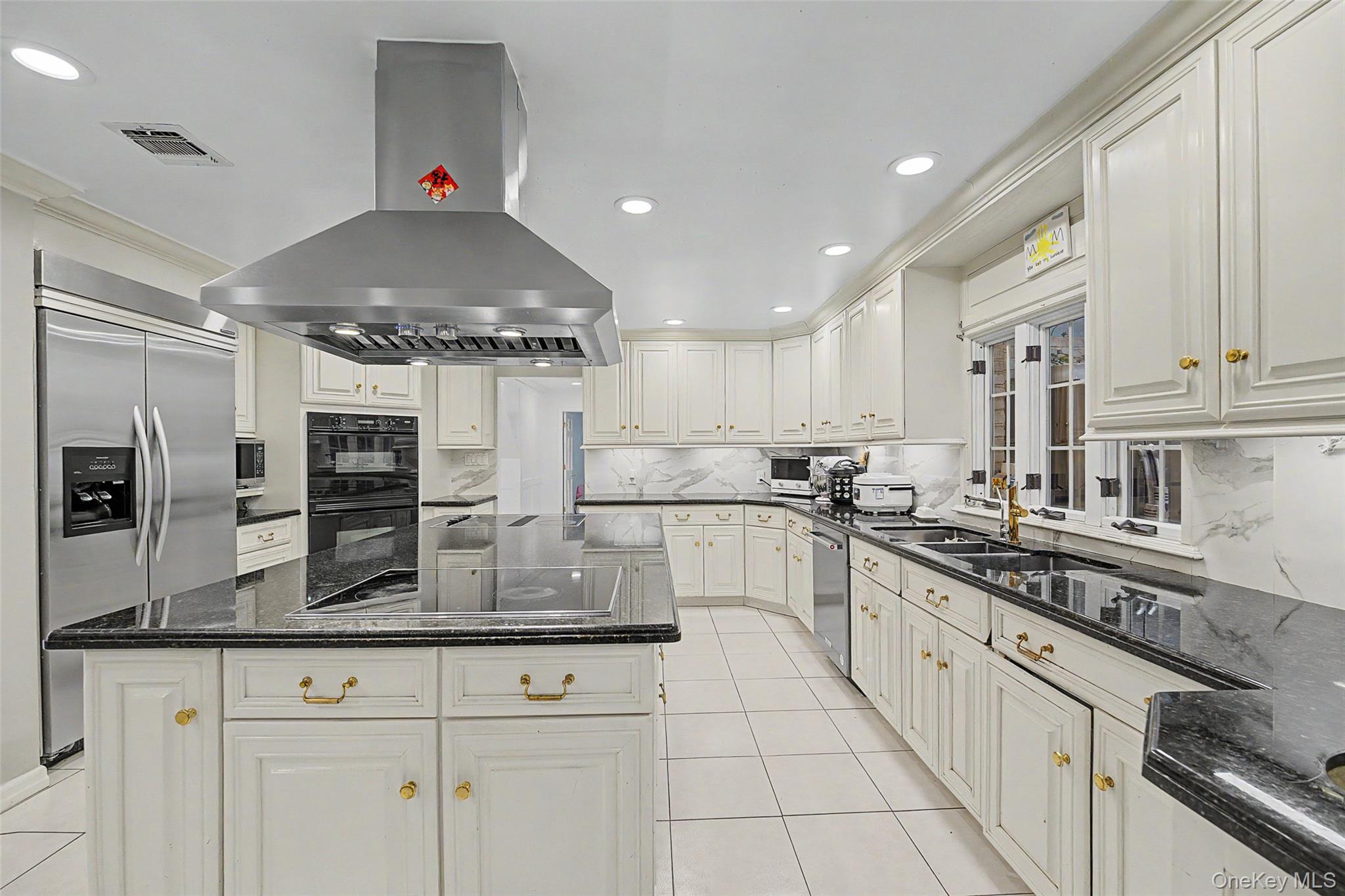 117 Plainview Road Woodbury, NY 11797 - Photo 37 of 39
