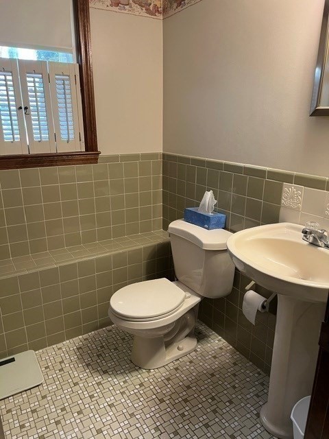 438 Old Bedford Road Concord, MA 01742 - Photo 24 of 31 a bathroom with a sink toilet and a mirror