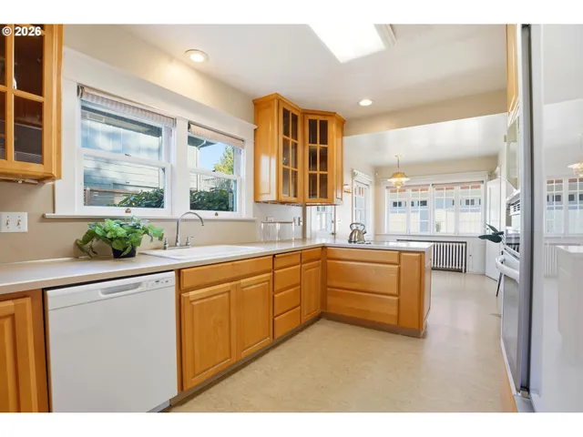 $775,000 | 6908 Southwest 33rd Place, Portland, OR 97219