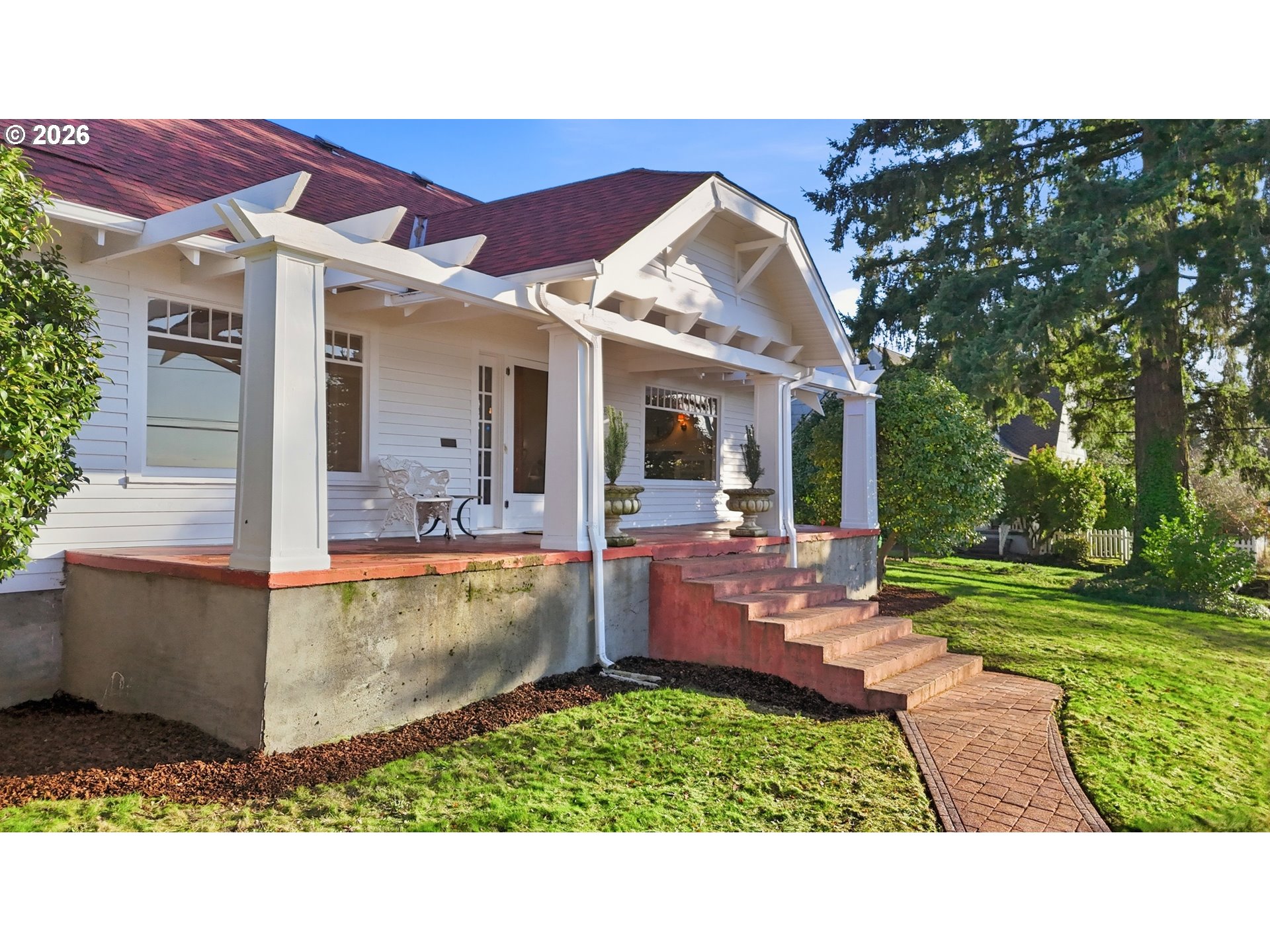 6908 Southwest 33rd Place Portland, OR 97219 - Photo 2 of 44