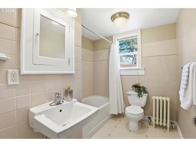 $775,000 | 6908 Southwest 33rd Place, Portland, OR 97219