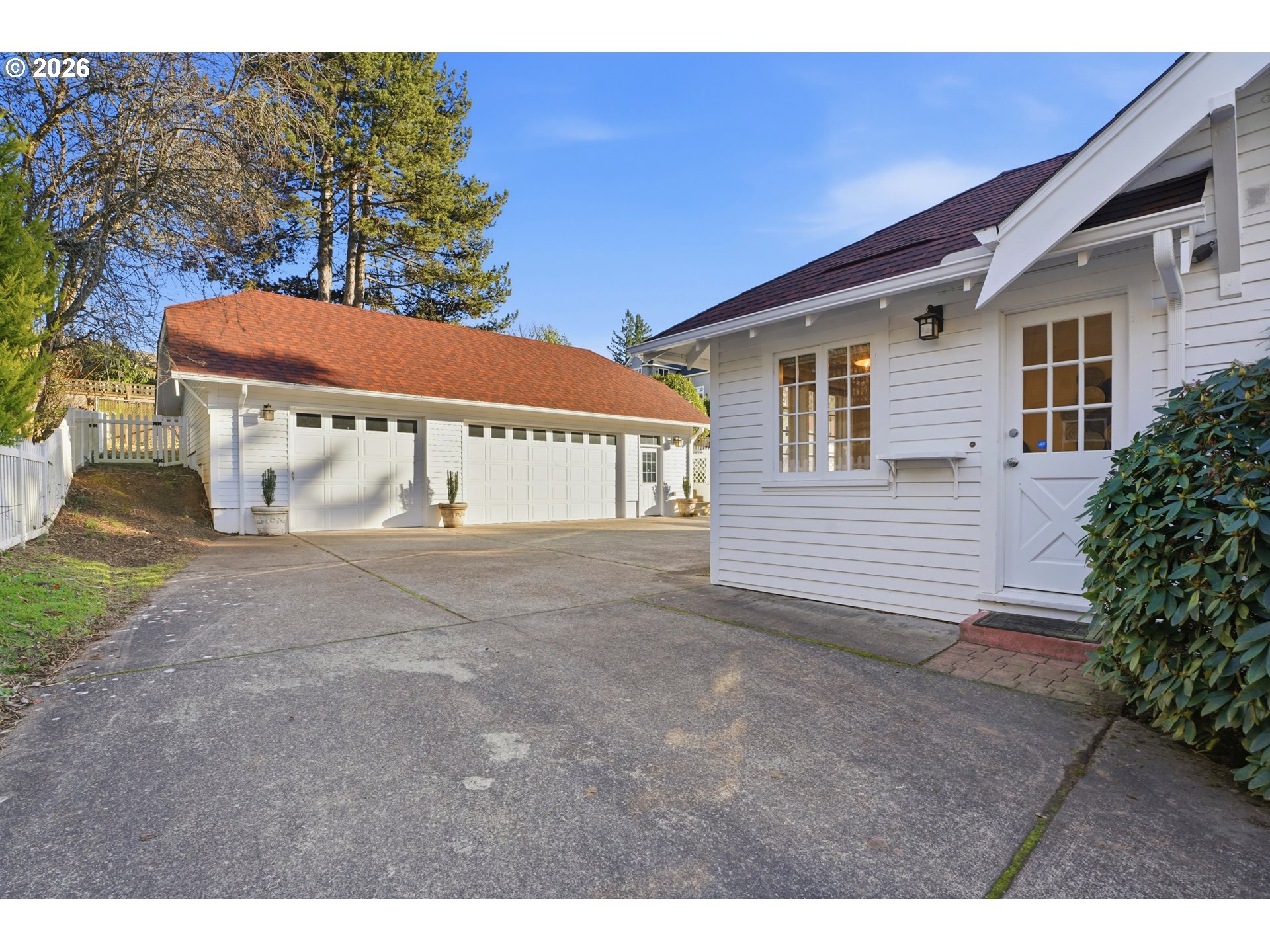 6908 Southwest 33rd Place Portland, OR 97219 - Photo 29 of 44