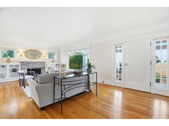 $775,000 | 6908 Southwest 33rd Place, Portland, OR 97219