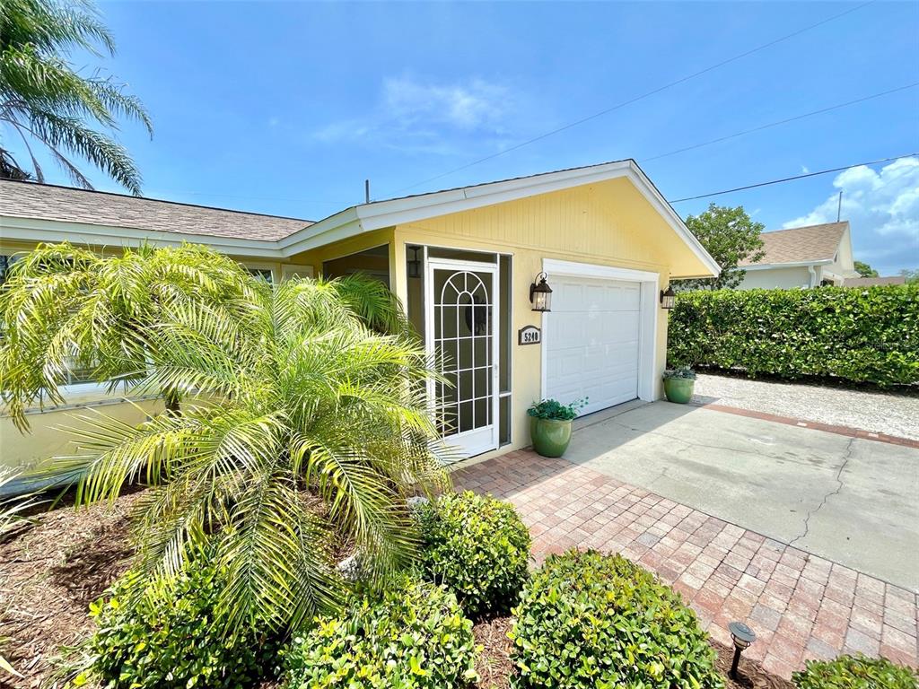 5240 Drew Road Venice, FL 34293 - Photo 2 of 44