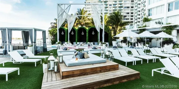 a view of entryway and kitchen