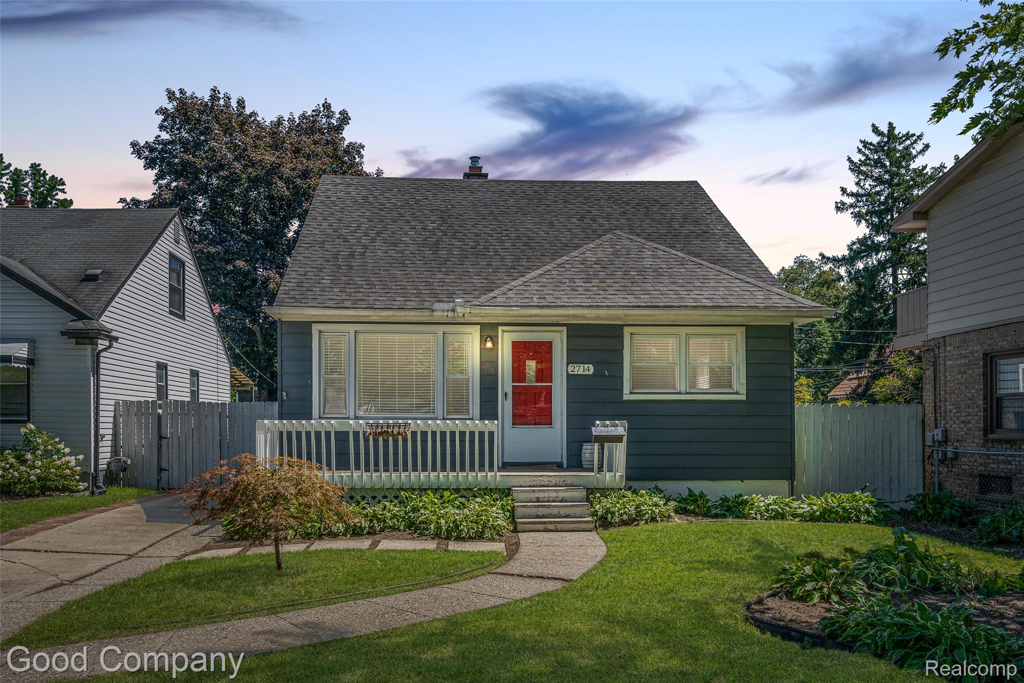 2714 South Rochester Road Royal Oak, MI 48073 - Photo 1 of 26 View of front of house