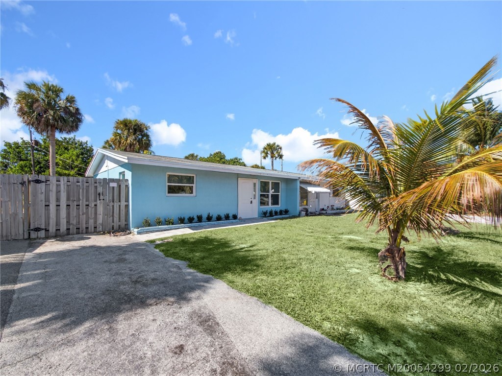 406 Robalo Court Stuart, FL 34996 - Photo 2 of 16 Gallery Image 2