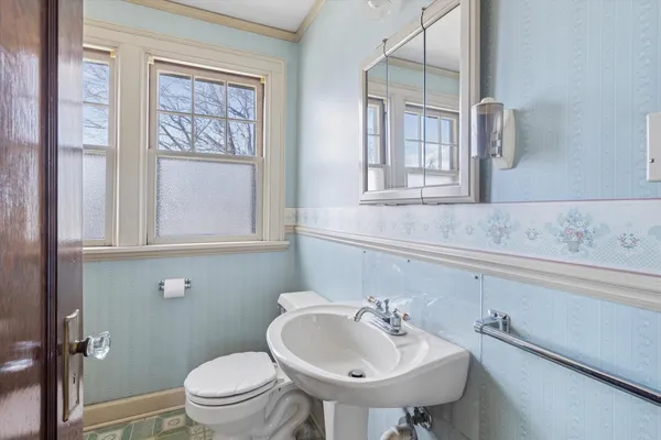 $295,000 | 141 South Neltnor Boulevard, West Chicago, IL 60185