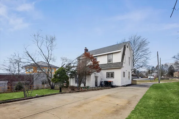 $295,000 | 141 South Neltnor Boulevard, West Chicago, IL 60185