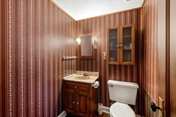 $295,000 | 141 South Neltnor Boulevard, West Chicago, IL 60185