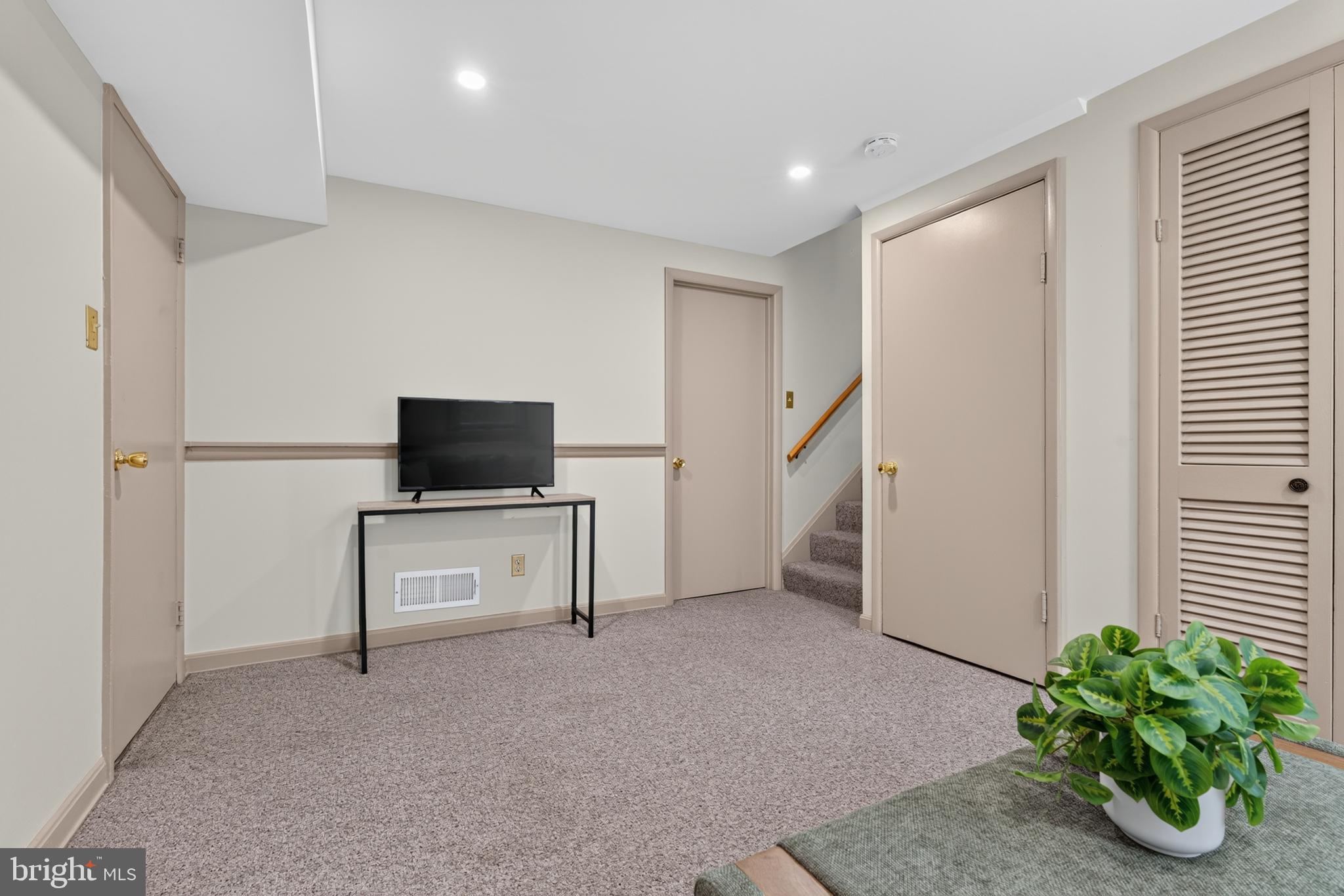 3 North Hilltop Road Baltimore, MD 21228 - Photo 20 of 34 Family room on lower lvl #1