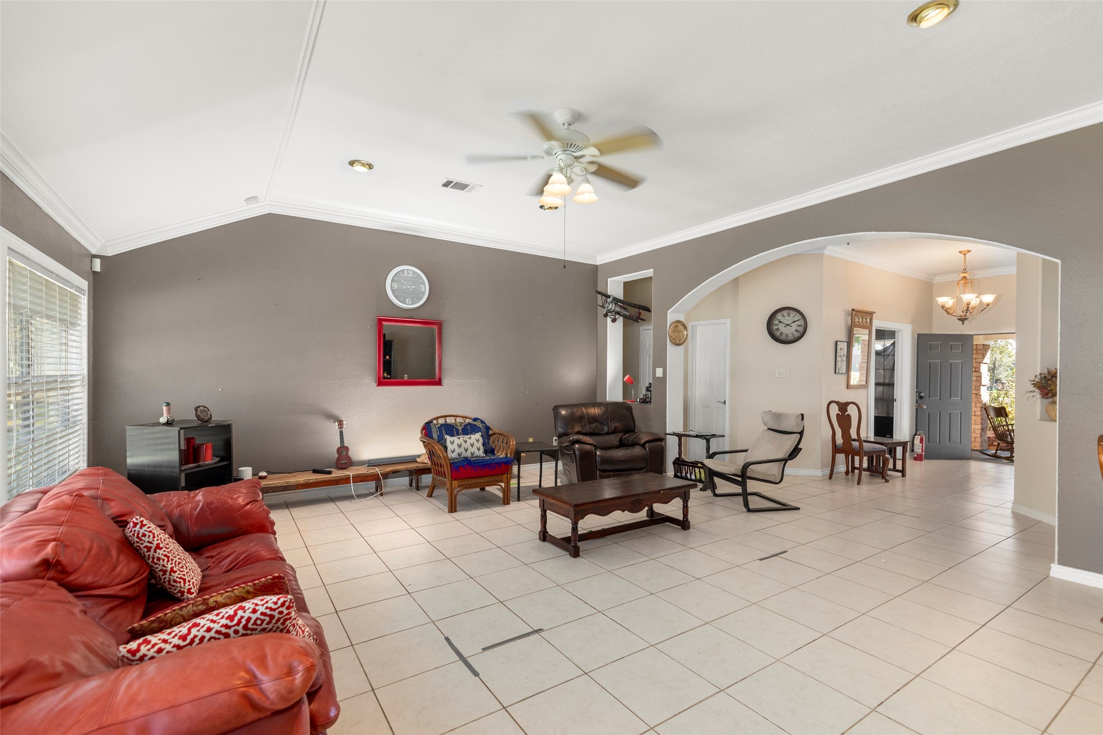 16004 Penick Road Waller, TX 77484 - Photo 16 of 50 a living room with furniture