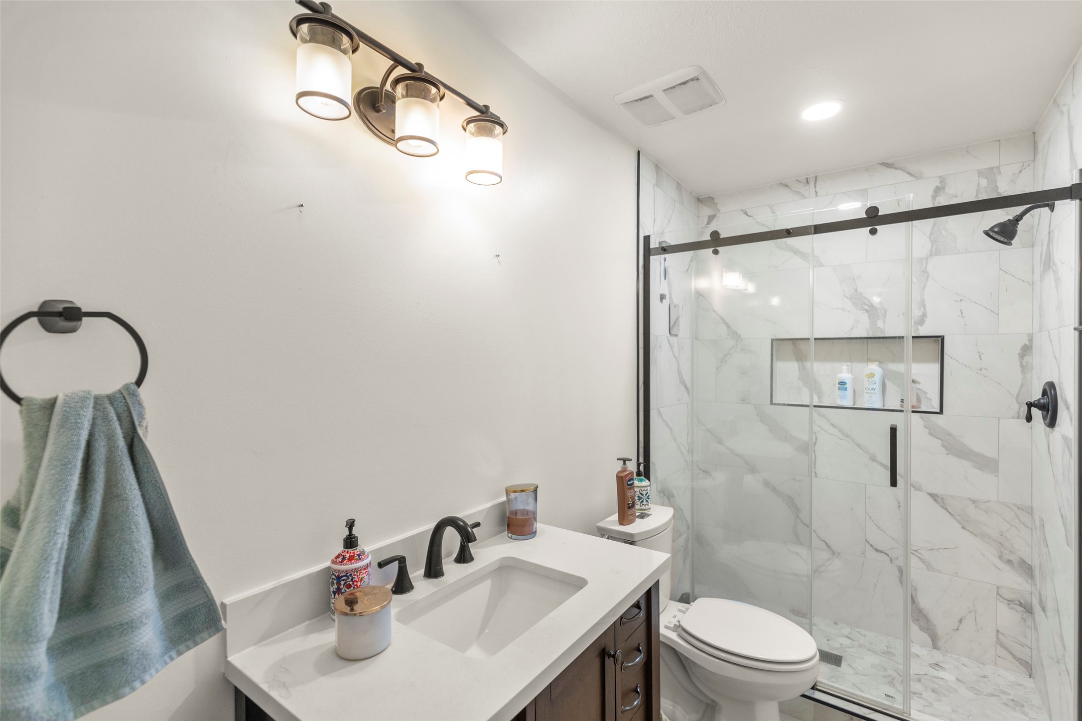16004 Penick Road Waller, TX 77484 - Photo 25 of 50 a bathroom with a sink toilet and shower