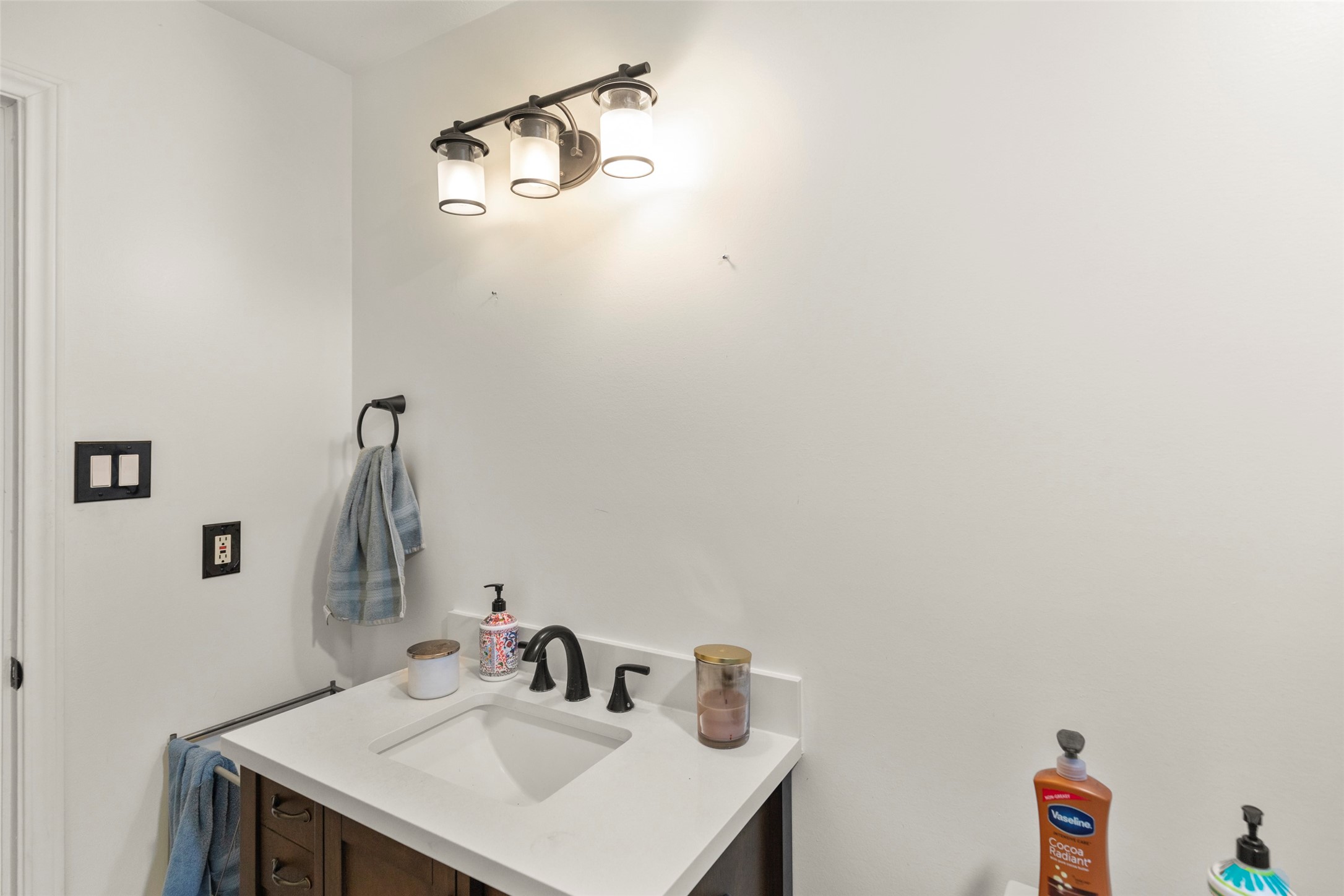 16004 Penick Road Waller, TX 77484 - Photo 27 of 50 a bathroom with a sink and a mirror