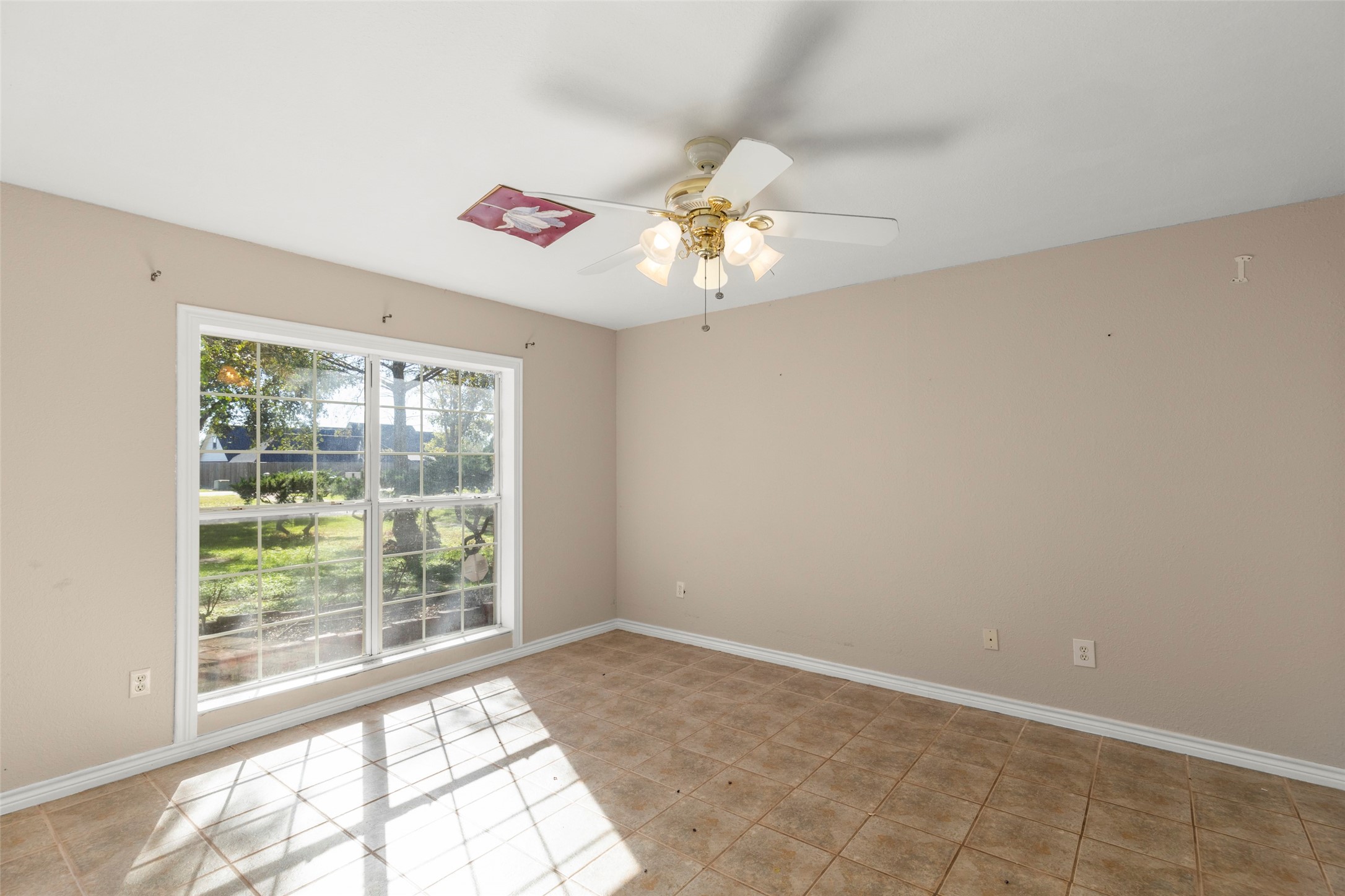 16004 Penick Road Waller, TX 77484 - Photo 28 of 50 a view of an empty room with a window