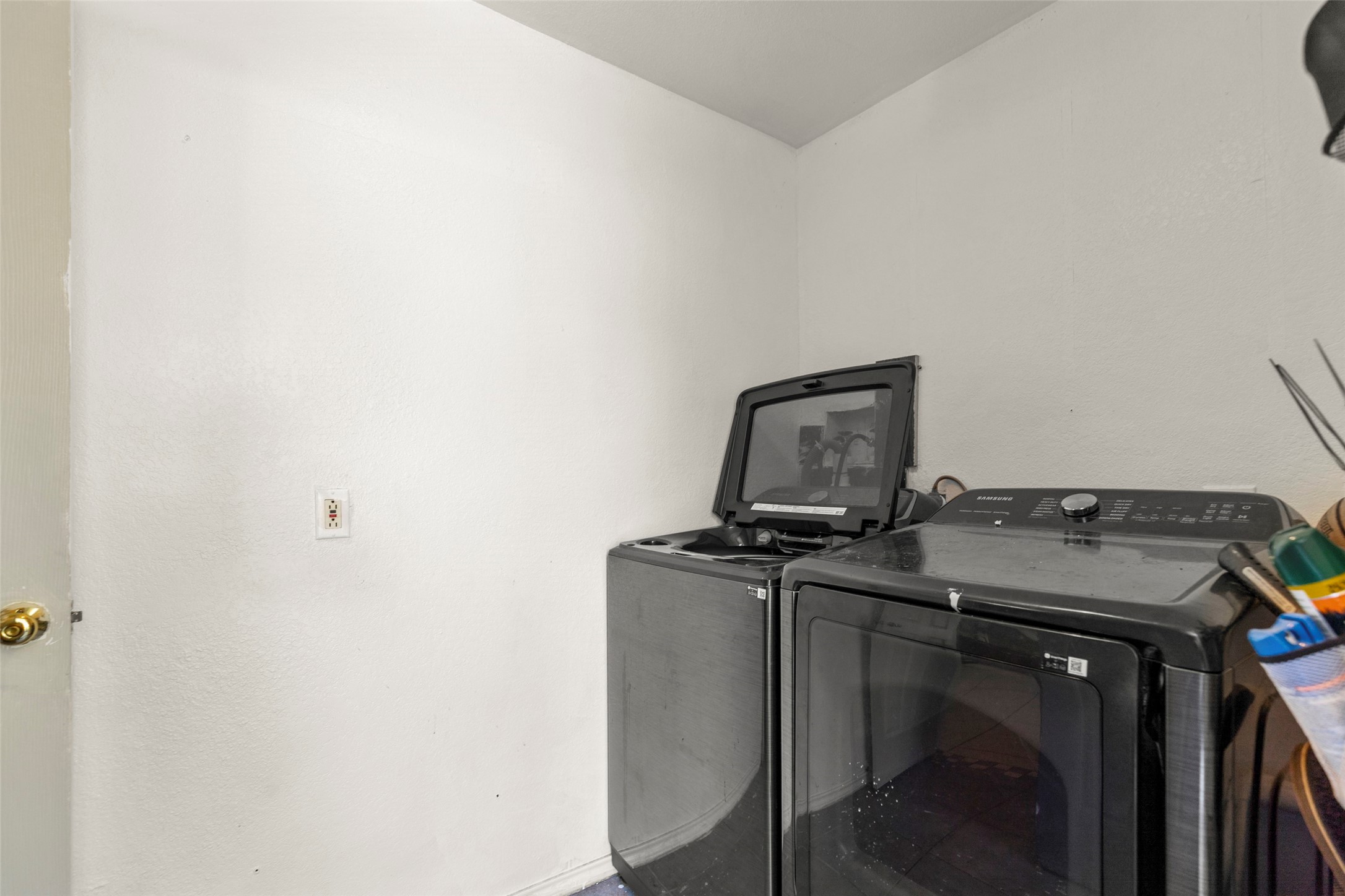 16004 Penick Road Waller, TX 77484 - Photo 31 of 50 a utility room with dryer and washer