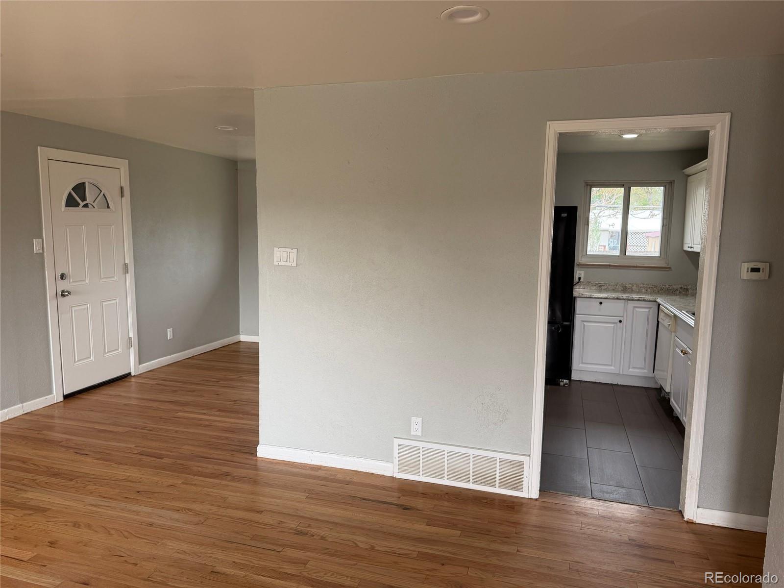 3124 Quari Street Aurora, CO 80011 - Photo 4 of 28