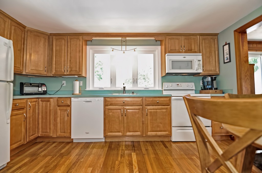 274 Common Street Walpole, MA 02081 - Photo 3 of 29 Gallery Image 3