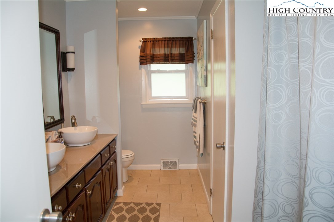 660 Ray Taylor Road West Jefferson, NC 28694 - Photo 17 of 24 Gallery Image 17