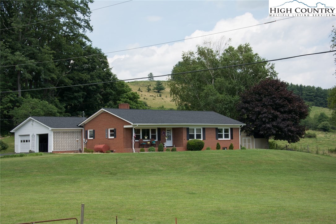 660 Ray Taylor Road West Jefferson, NC 28694 - Photo 3 of 24 Gallery Image 3
