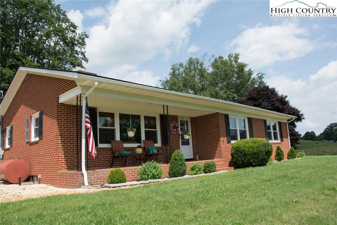 660 Ray Taylor Road West Jefferson, NC 28694 - Photo 5 of 24 Gallery Image 5