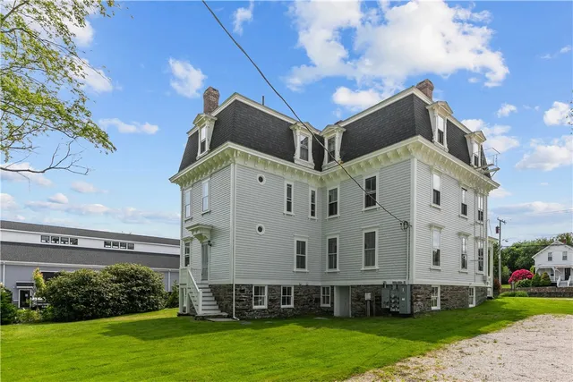 $299,000 | 2951 East Main Road, Unit 3, Portsmouth, RI 02871