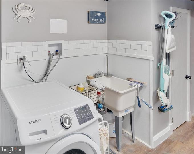 1660 Aberdeen Road Towson, MD 21286 - Photo 22 of 28 a utility room with dryer and washer