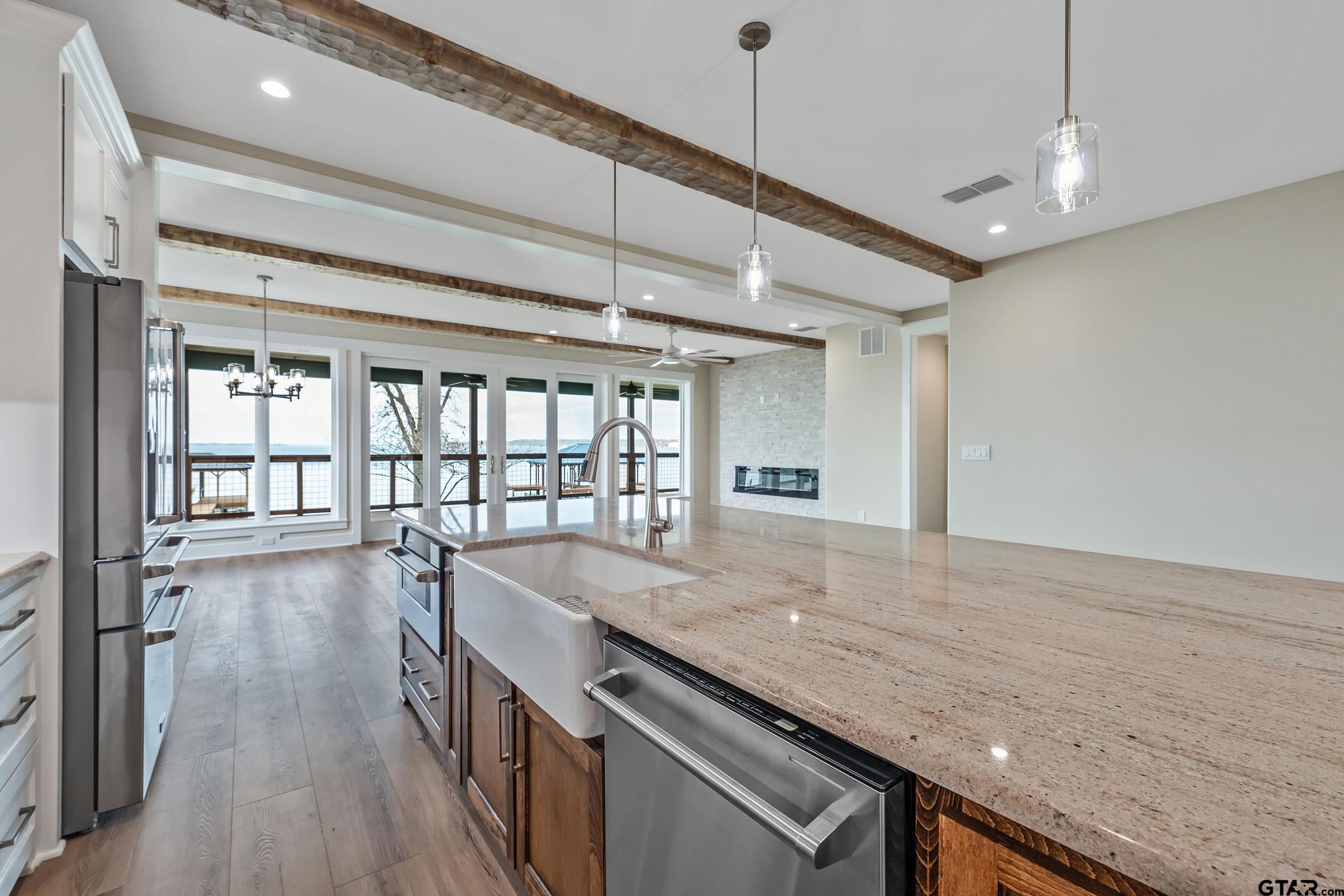 22107 Blue Water Road Chandler, TX 75758 - Photo 7 of 37