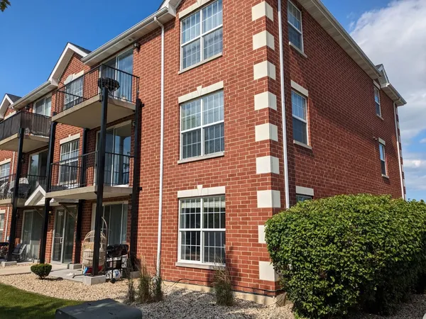 $2,650 | 16641 Liberty Circle, Unit 2S, Orland Park, IL 60467