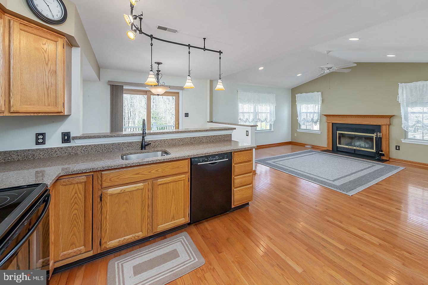 30 Springcress Drive Delran, NJ 08075 - Photo 9 of 32 Kitchen/Family Room
