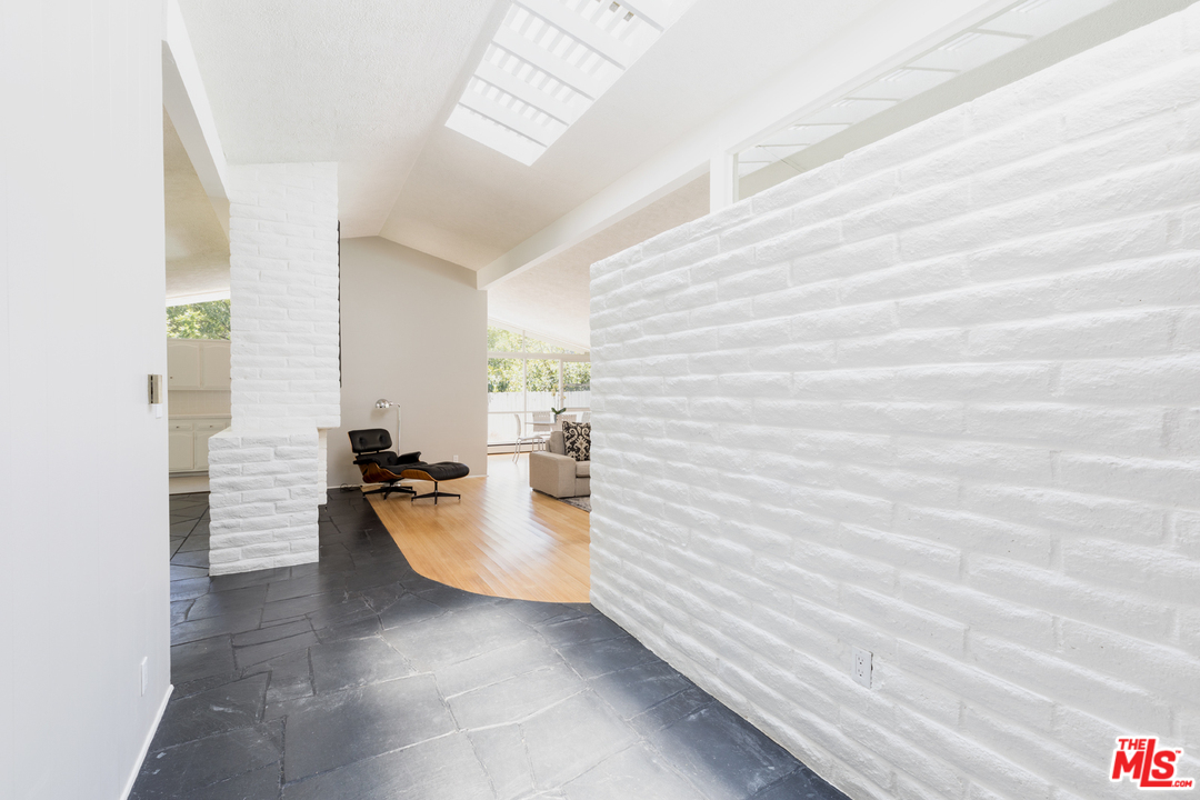 2135 Roscomare Road Los Angeles, CA 90077 - Photo 11 of 21 Gallery Image 11