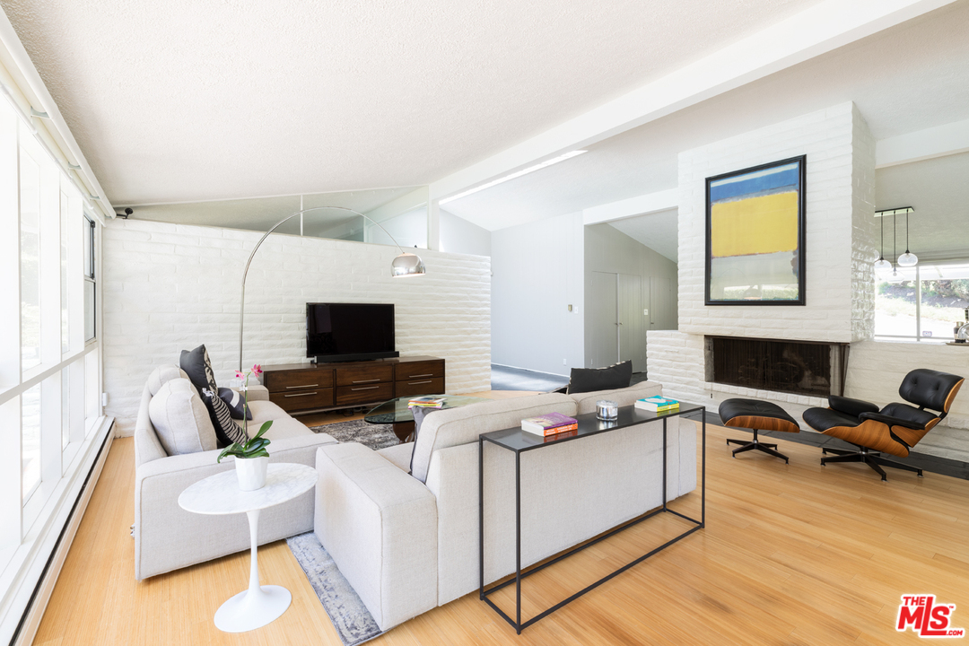 2135 Roscomare Road Los Angeles, CA 90077 - Photo 12 of 21 Gallery Image 12