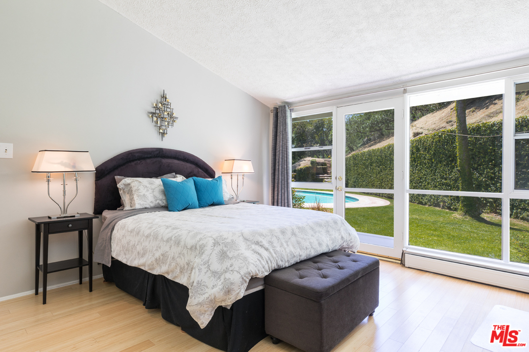 2135 Roscomare Road Los Angeles, CA 90077 - Photo 13 of 21 Gallery Image 13
