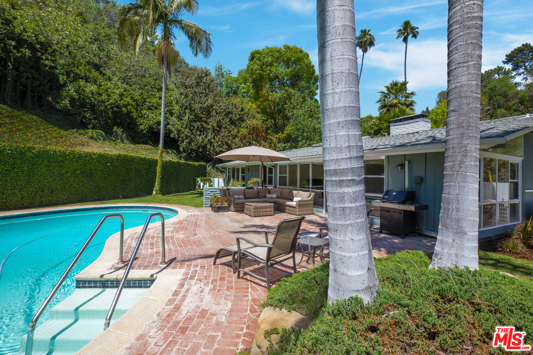 2135 Roscomare Road Los Angeles, CA 90077 - Photo 17 of 21 Gallery Image 17