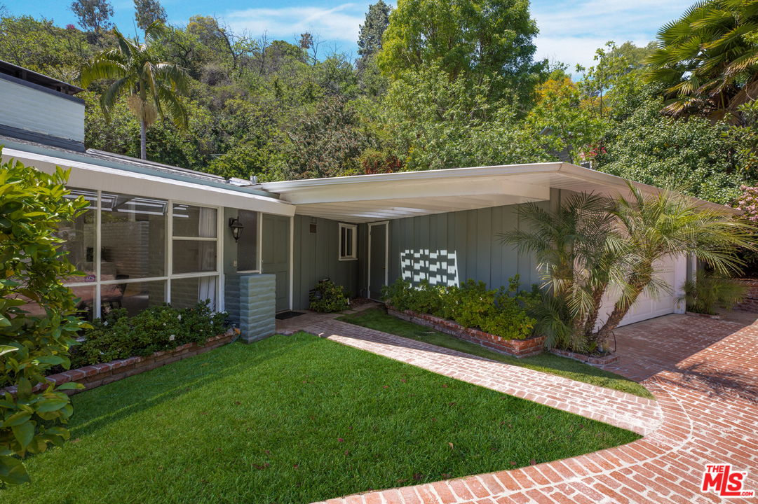 2135 Roscomare Road Los Angeles, CA 90077 - Photo 19 of 21 Gallery Image 19