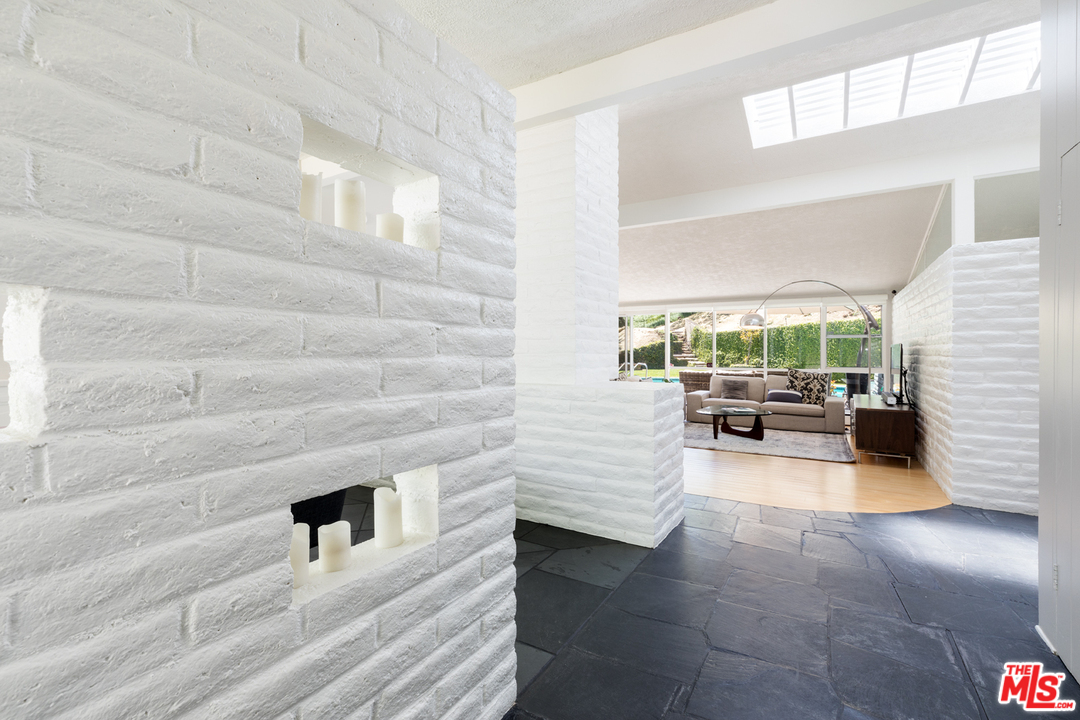 2135 Roscomare Road Los Angeles, CA 90077 - Photo 4 of 21 Gallery Image 4
