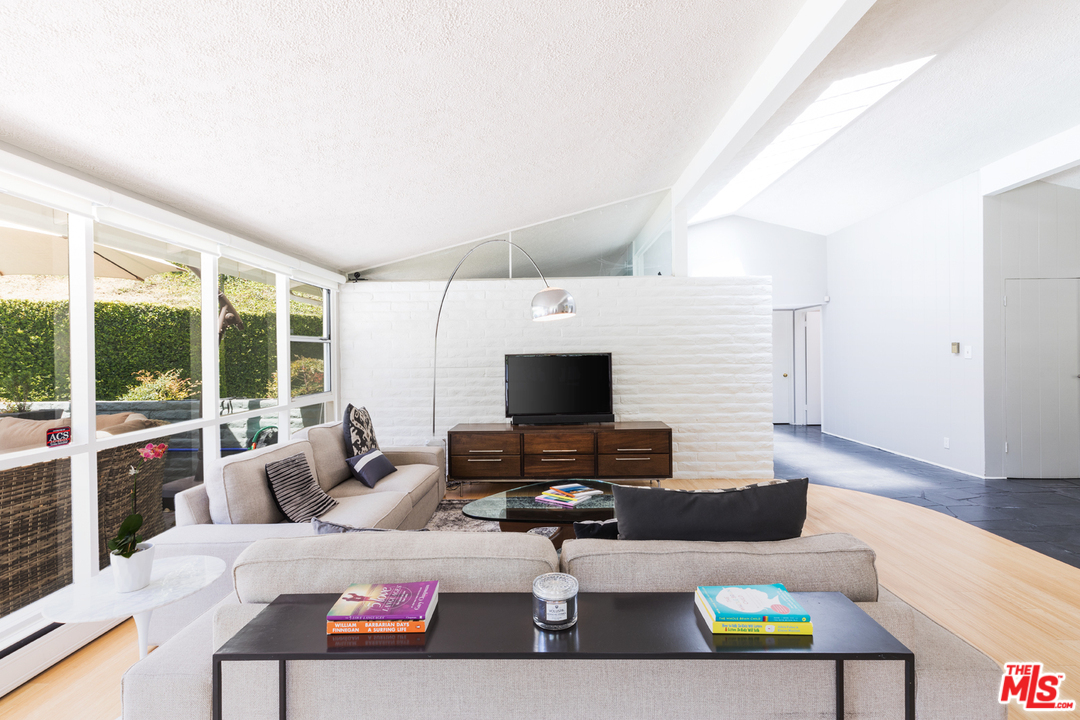 2135 Roscomare Road Los Angeles, CA 90077 - Photo 6 of 21 Gallery Image 6