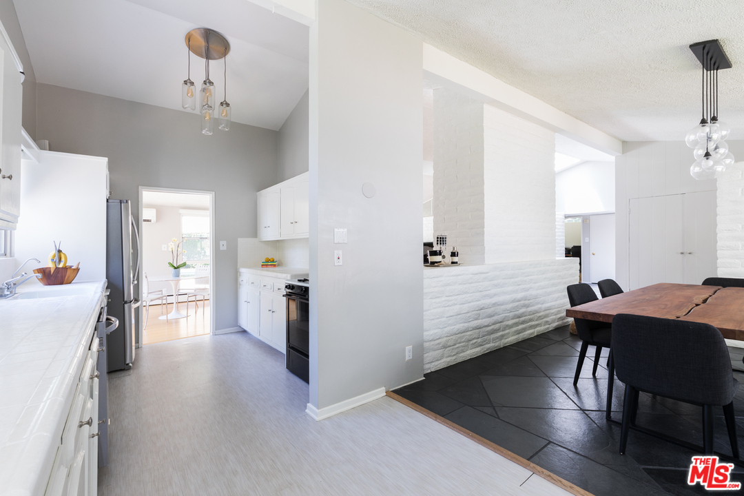 2135 Roscomare Road Los Angeles, CA 90077 - Photo 10 of 21 Gallery Image 10
