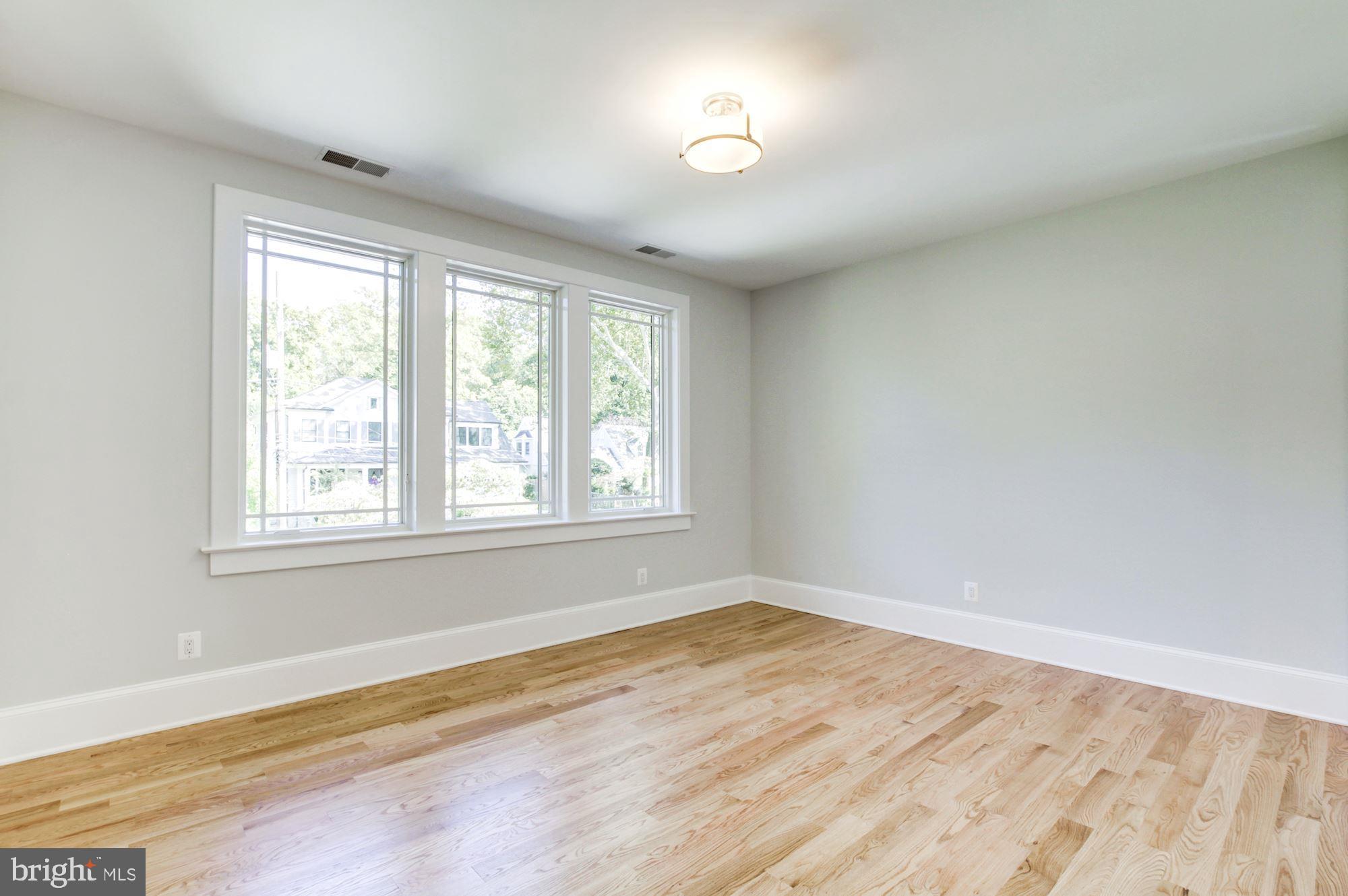 7834 Aberdeen Road Bethesda, MD 20814 - Photo 32 of 57 Ensuite Bedroom 4 on front of house (15' x 12')