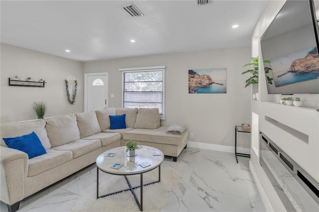 4501 Bray Road Tampa, FL 33634 - Photo 5 of 41