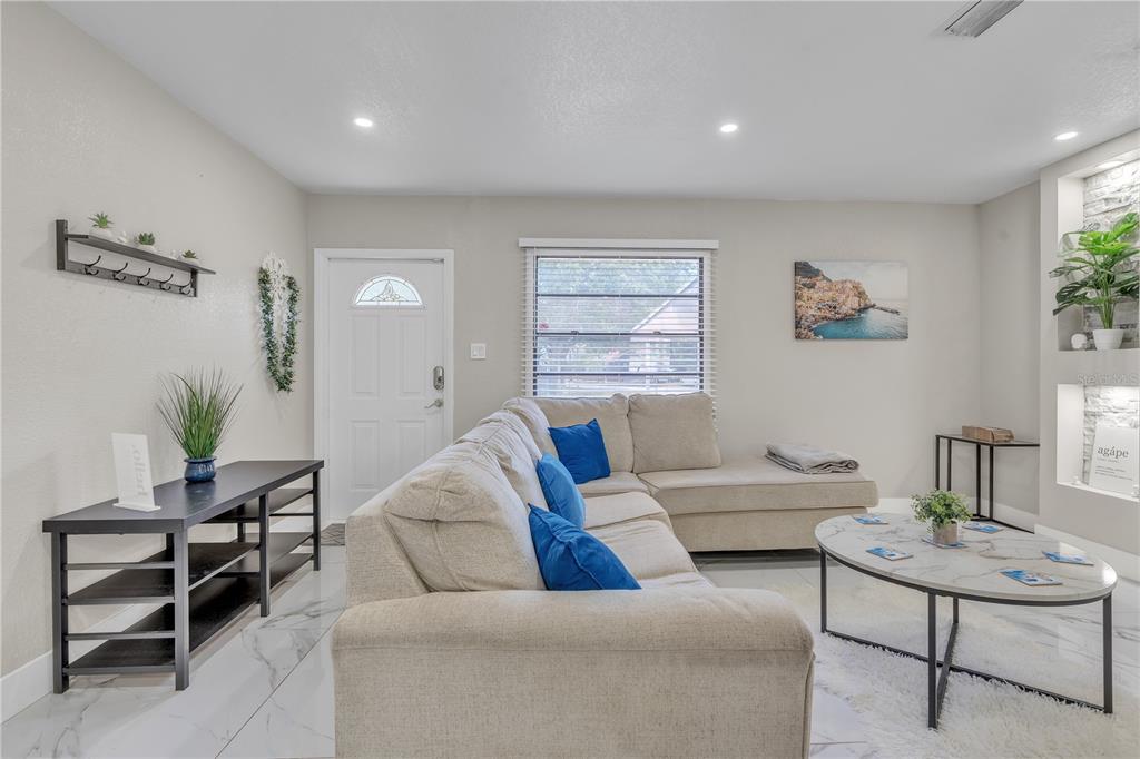 4501 Bray Road Tampa, FL 33634 - Photo 6 of 41