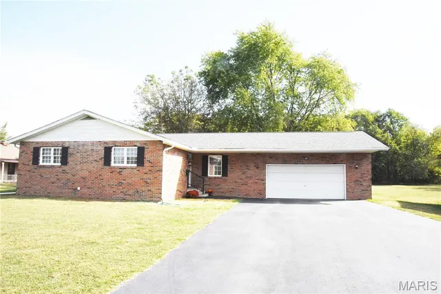 $259,900 | 840 North Union Street, Staunton, IL 62088