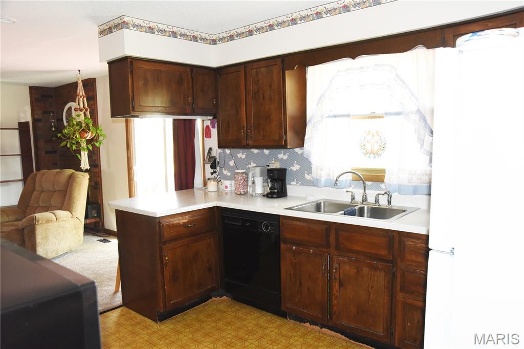 840 North Union Street Staunton, IL 62088 - Photo 16 of 41